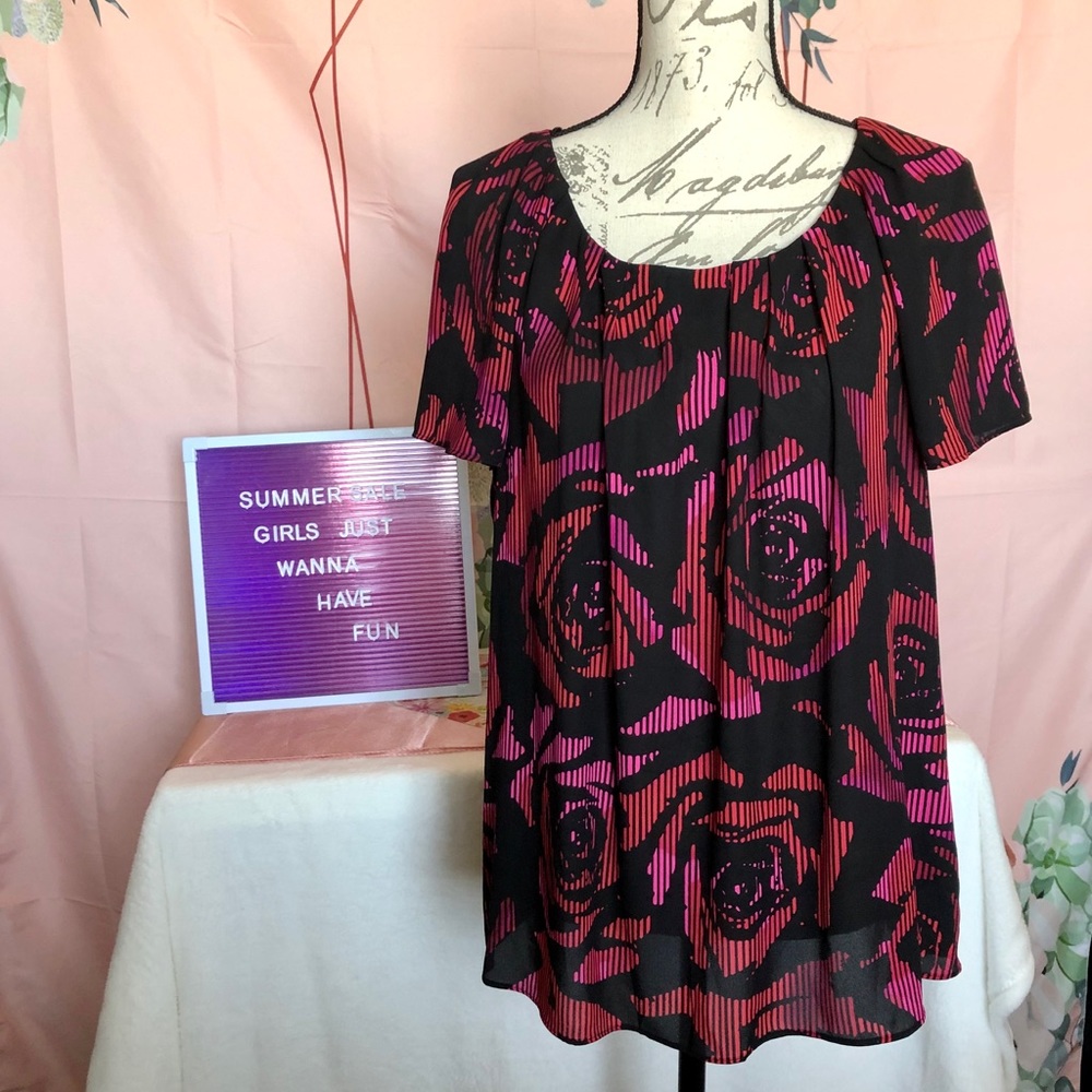 Worthington Abstract Rose  short sleeve Blouse